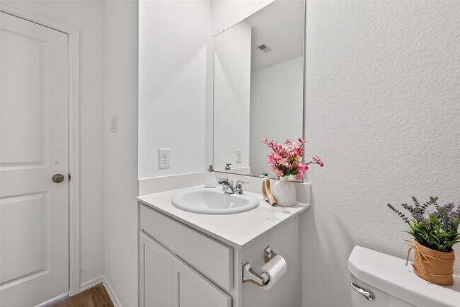 Building Photo - 7402 Clover Chase Dr