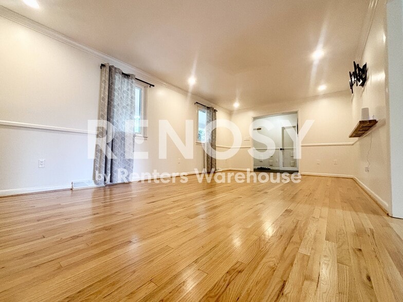 Building Photo - 10083 Century Dr