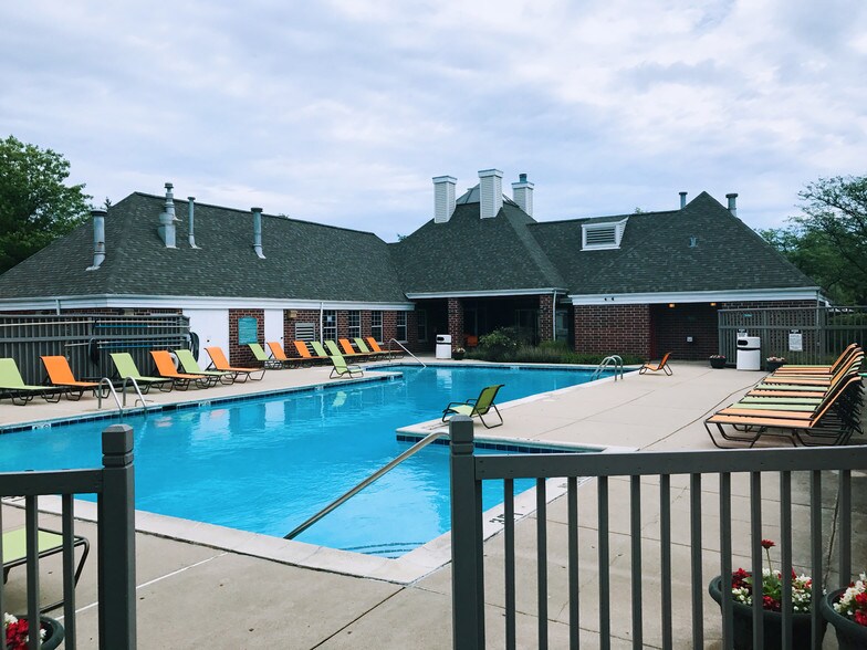 Bristol Club Apartments 5700 S Walnut Ave Downers Grove IL 60516