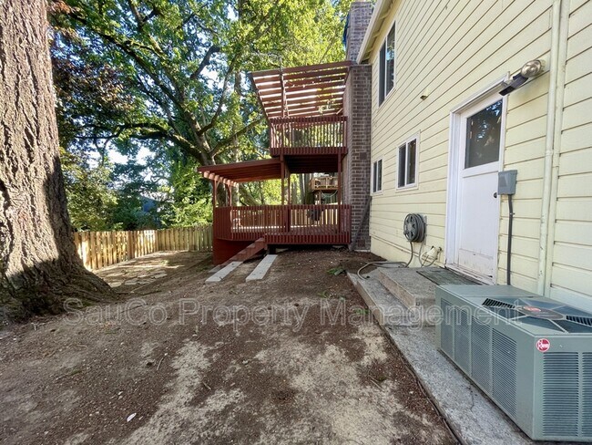 Building Photo - 324 SE 30th Ave