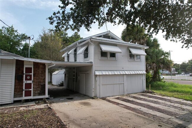 Building Photo - 6506 N Wellington Ave
