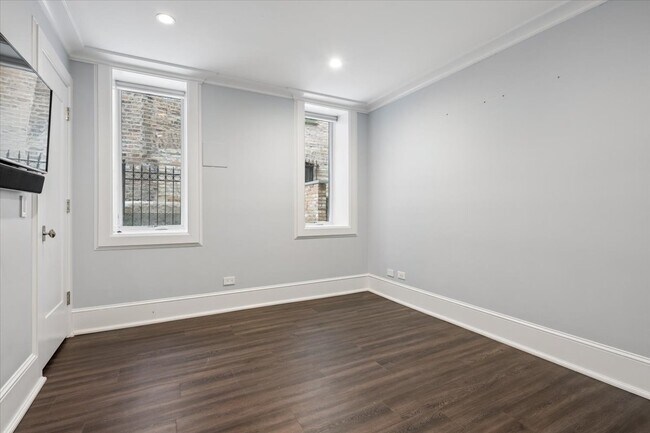 Building Photo - 458 W Deming Pl