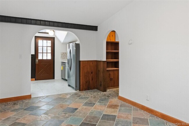 Building Photo - 378 Broadway