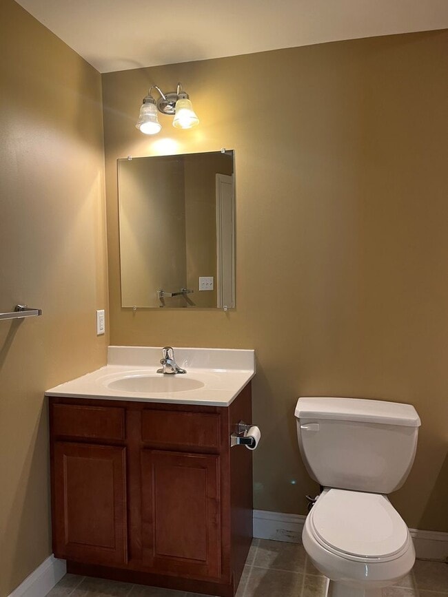 Building Photo - Beautiful Four Bedroom, 3.5 Bath Townhouse