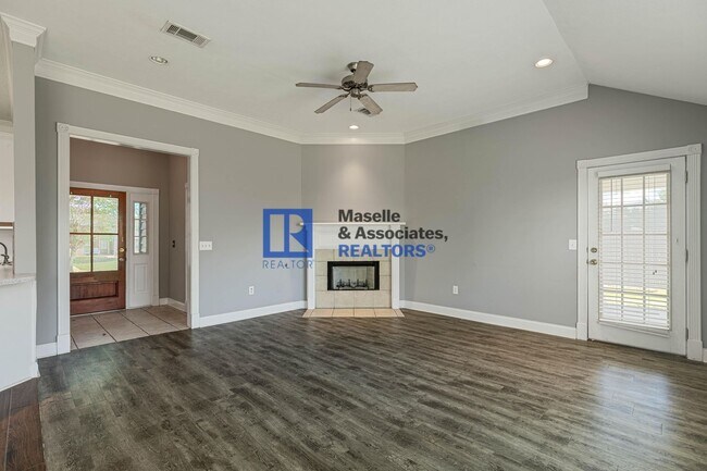 Building Photo - 3 Bed/2 Bath Home in Pearl