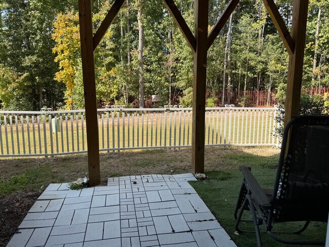 Building Photo - WONDERFUL Townhome in North East Raleigh, Available Now!