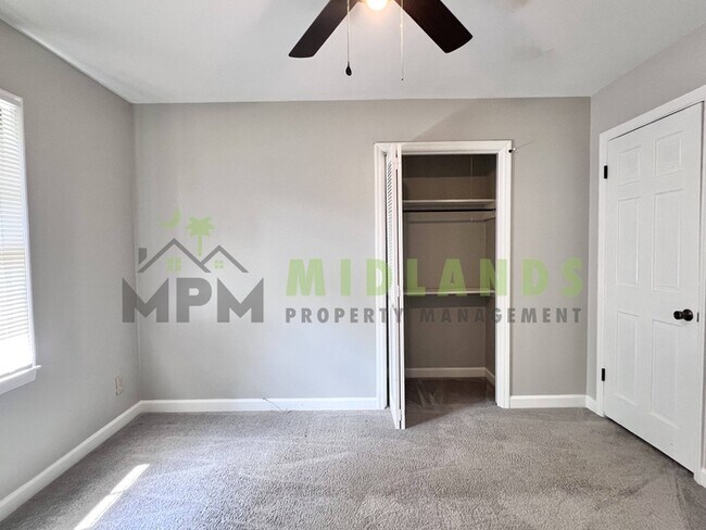 Building Photo - 300 Lydgate Dr