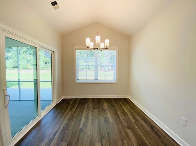 Building Photo - Lovely Three Bedroom Home Located in Lawto...