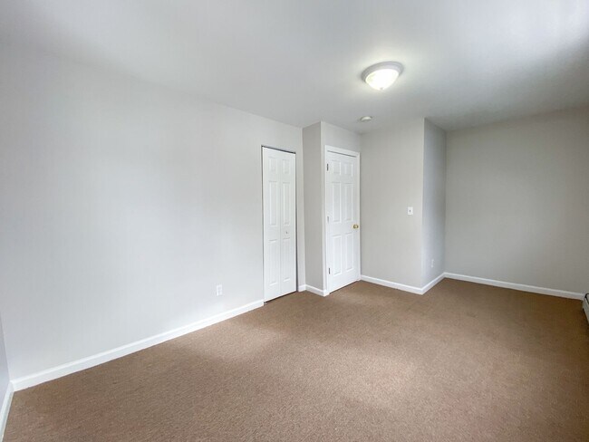 Building Photo - Gorgeous single-family home near Hartford ...