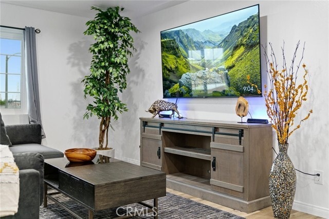 Building Photo - 329 E Lanzit Ave