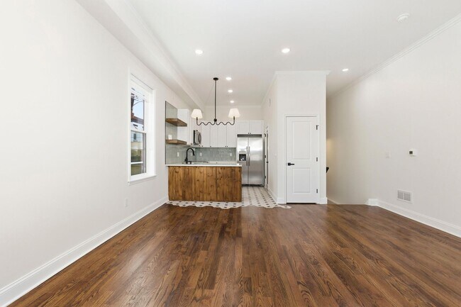 Building Photo - 2926 W Oxford St