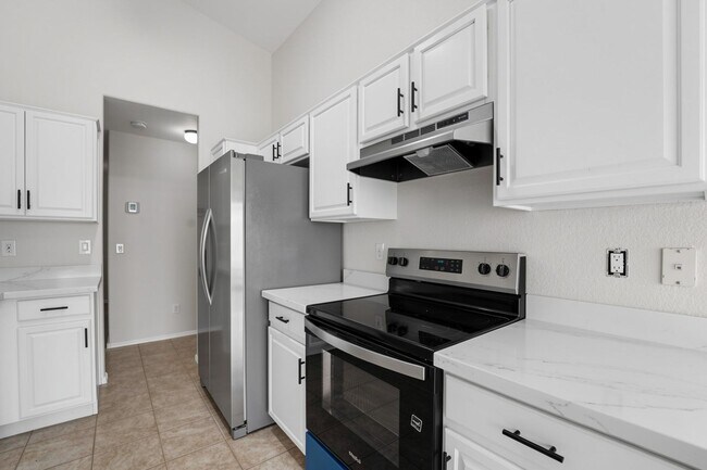 Building Photo - 15526 W Lisbon Ln