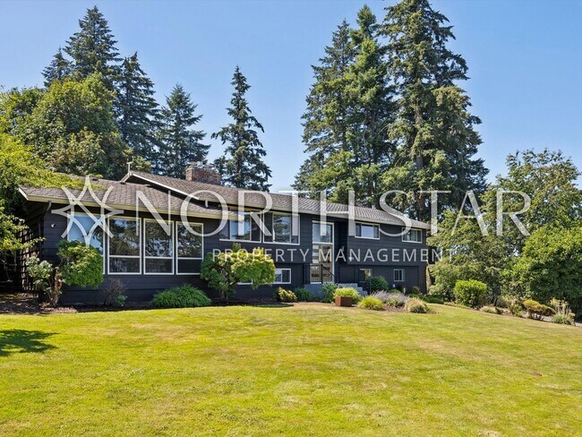 Building Photo - Elevated Northwest Living with Panoramic Views