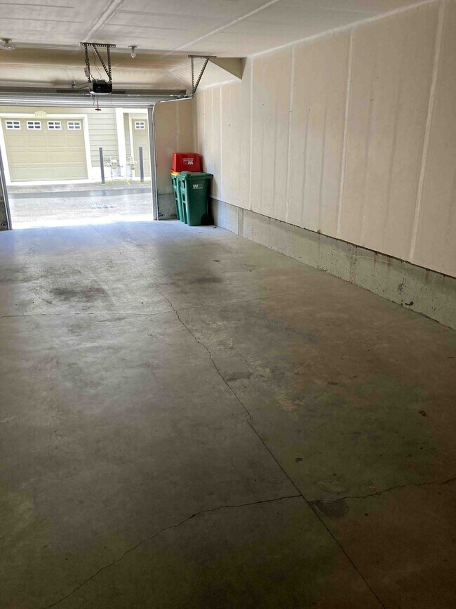 Building Photo - 2-Bedroom in Beaverton near Progress Ridge...