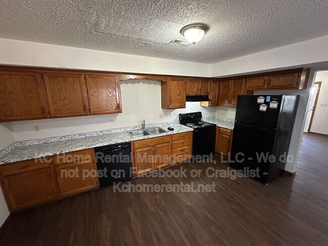 Building Photo - 225 Ottawa St