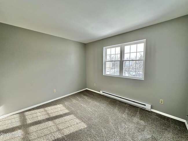 Building Photo - 31 Suncrest Dr