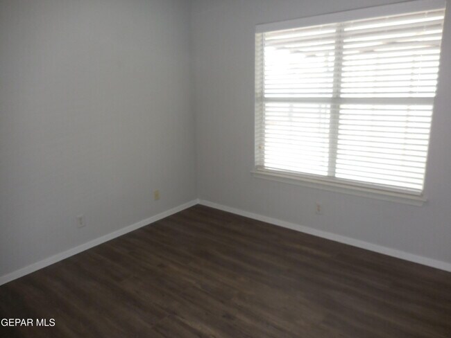 Building Photo - 356 Jardin Bello Ave