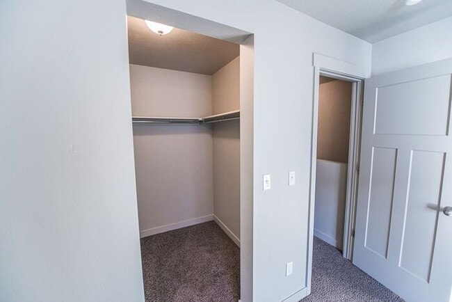 Building Photo - The Overlook in Herriman - Gorgeous Townhome