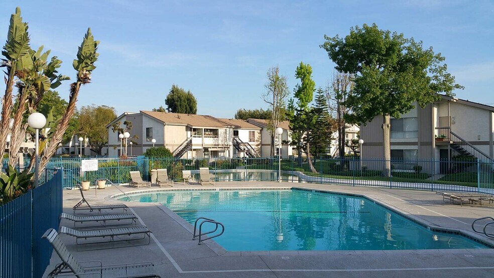 Building Photo - 2841 S Fairview St