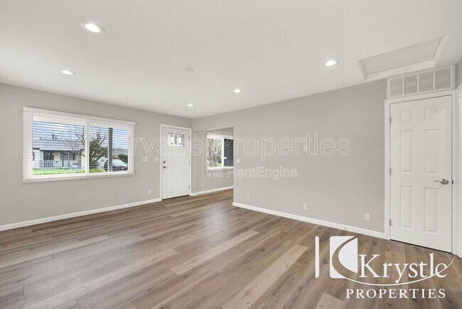 Building Photo - 1007 Maple Ave