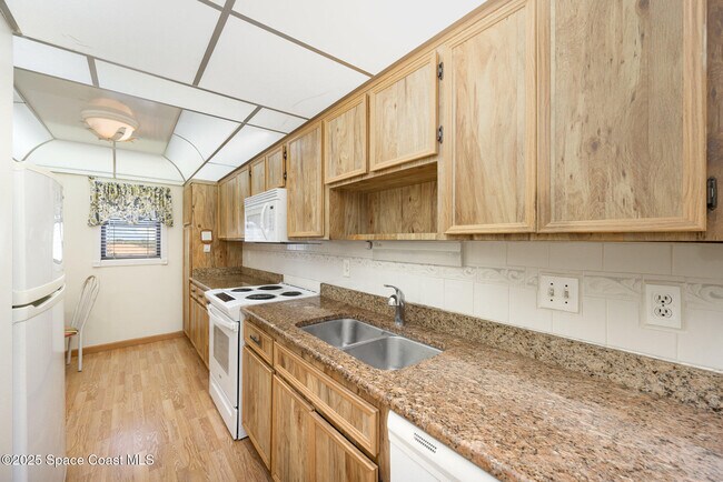 Building Photo - 500 Palm Springs Blvd