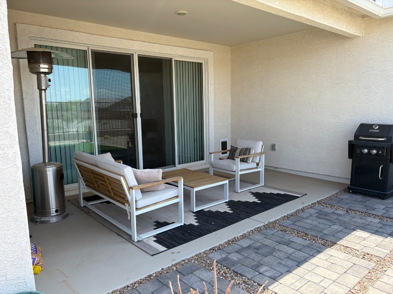 Building Photo - 37852 W San Clemente St