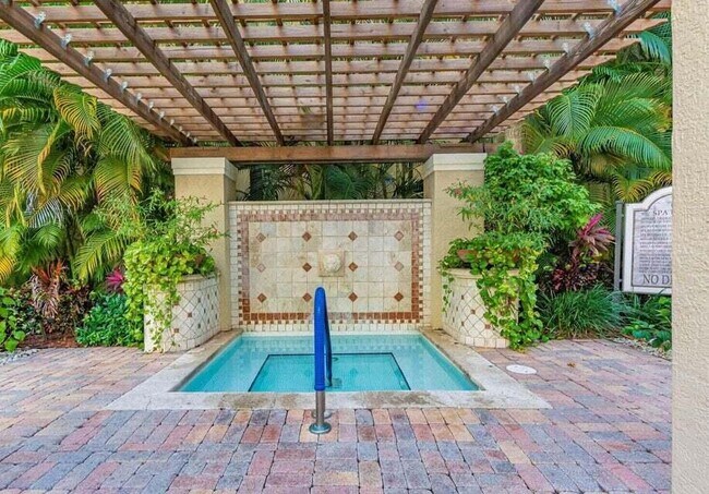 Building Photo - 630 S Sapodilla Ave