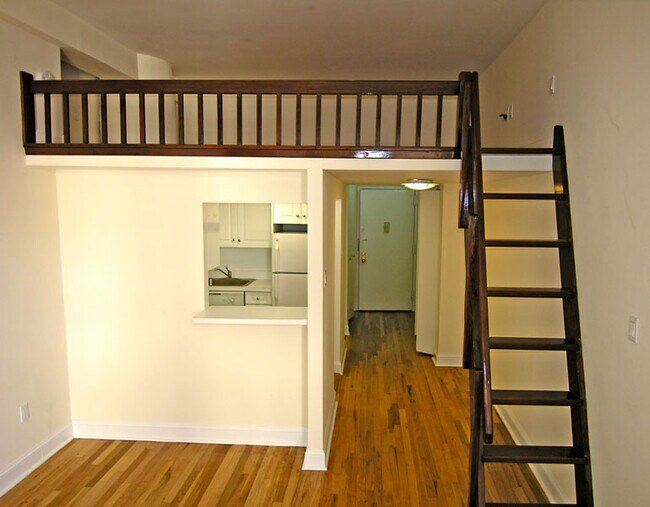 Building Photo - 1 Astor Pl