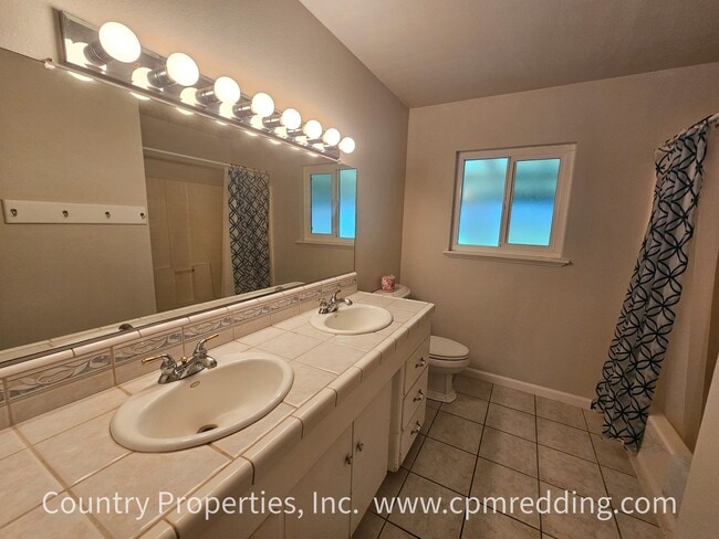 Building Photo - Renovated Gated House on an Acre with Detached Shop in Cottonwood!