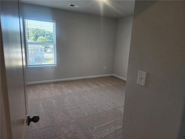 Building Photo - 832 Cygnet Ln
