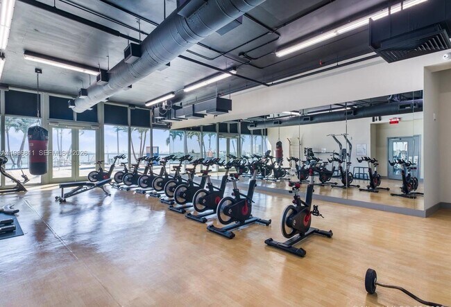 Building Photo - 601 NE 36th St