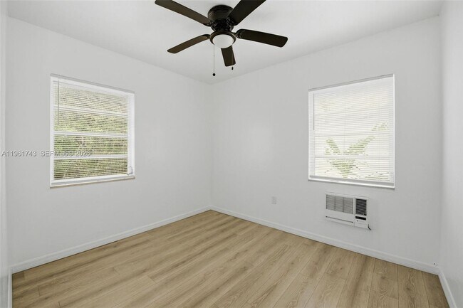 Building Photo - 3267 Franklin Ave