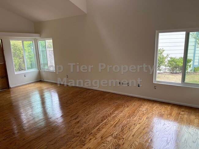 Building Photo - 1322 Calle Christopher