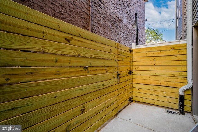 Building Photo - 1705 W Seybert St