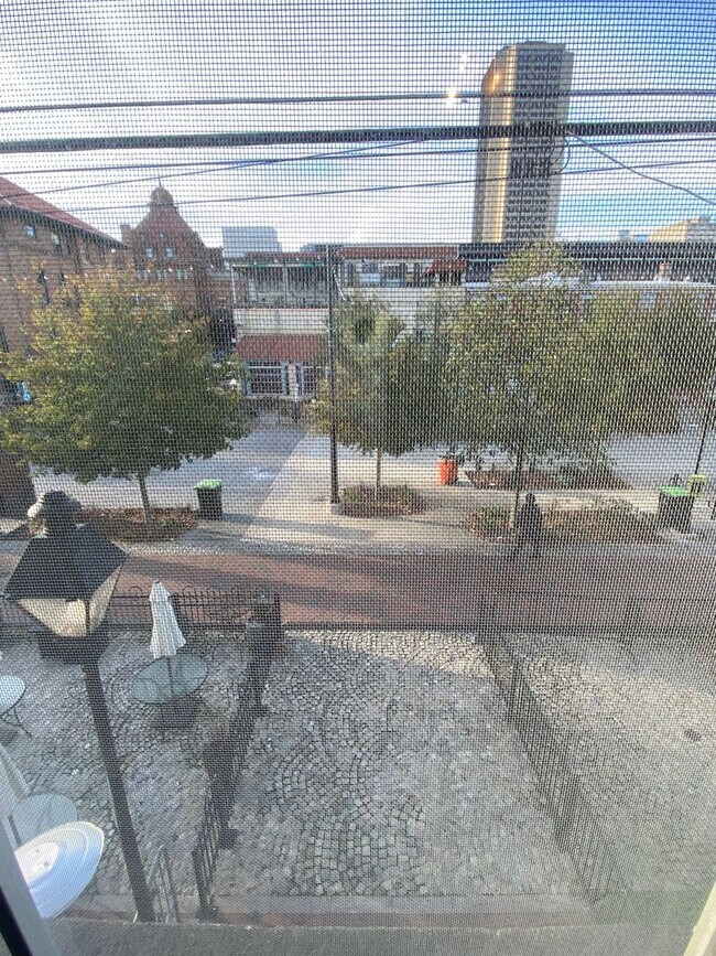 Building Photo - 17 1/2 N 17th