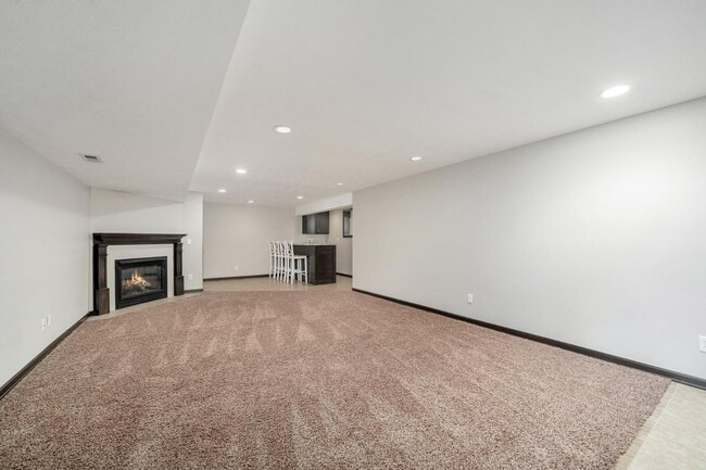 Building Photo - 2412 S Sheffield Cir