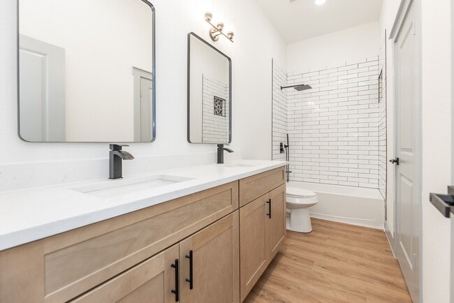 Building Photo - 704 S 1st St