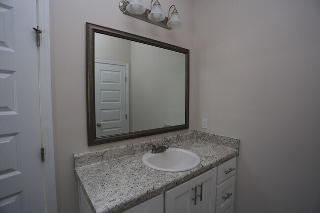 Building Photo - 3 Bedroom Brick House in SEB School District Available NOW