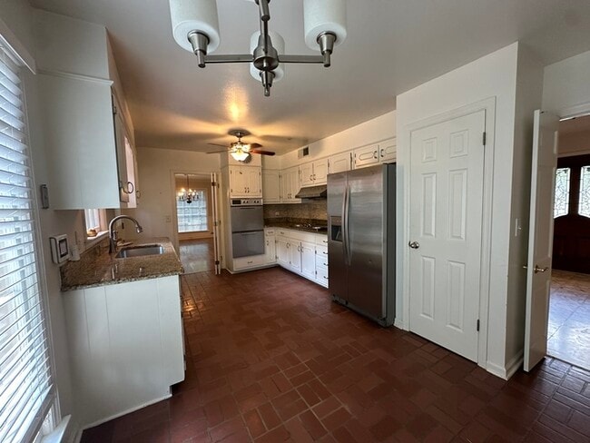Building Photo - 5901 Brierdale Ave
