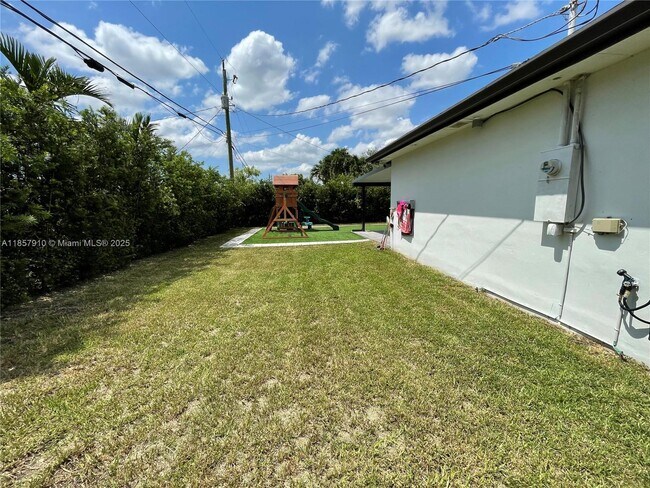 Building Photo - 4161 SW 102nd Ave