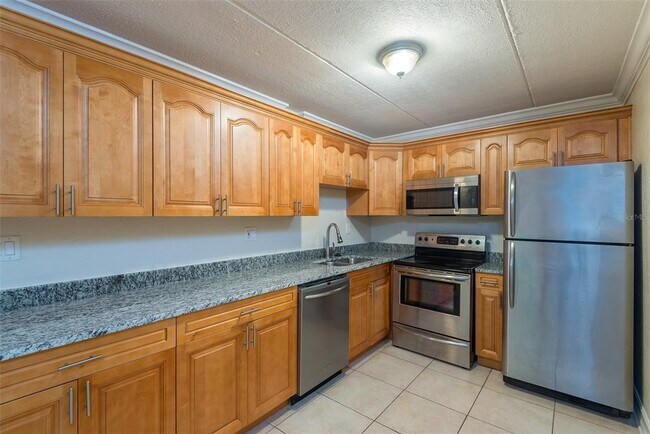 Building Photo - 5221 Bayshore Blvd