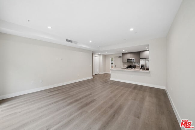 Building Photo - 1223 Hayworth Ave