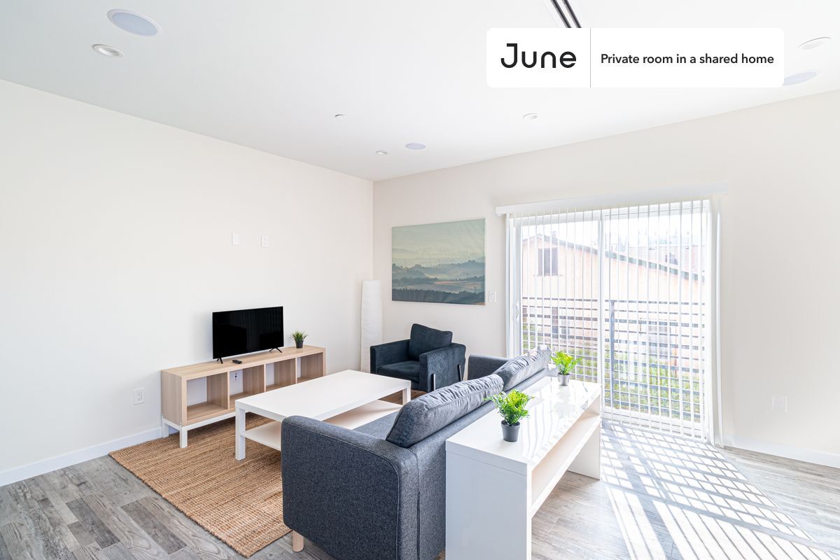 Building Photo - Room in Shared 5 bed/5 bath home