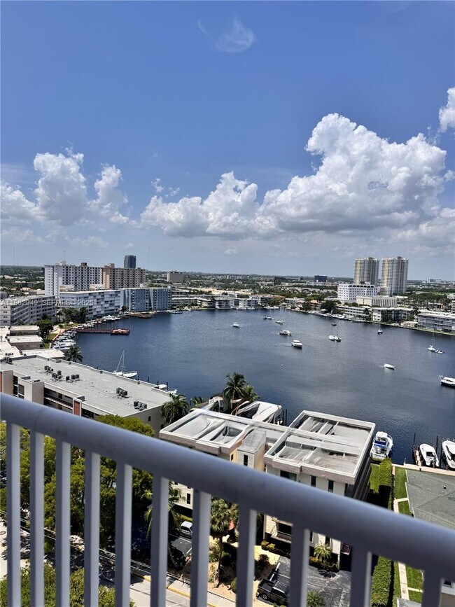 Building Photo - 137 Golden Isles Dr