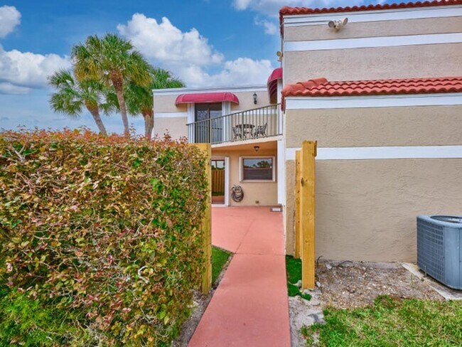 Building Photo - 4065 Village Dr