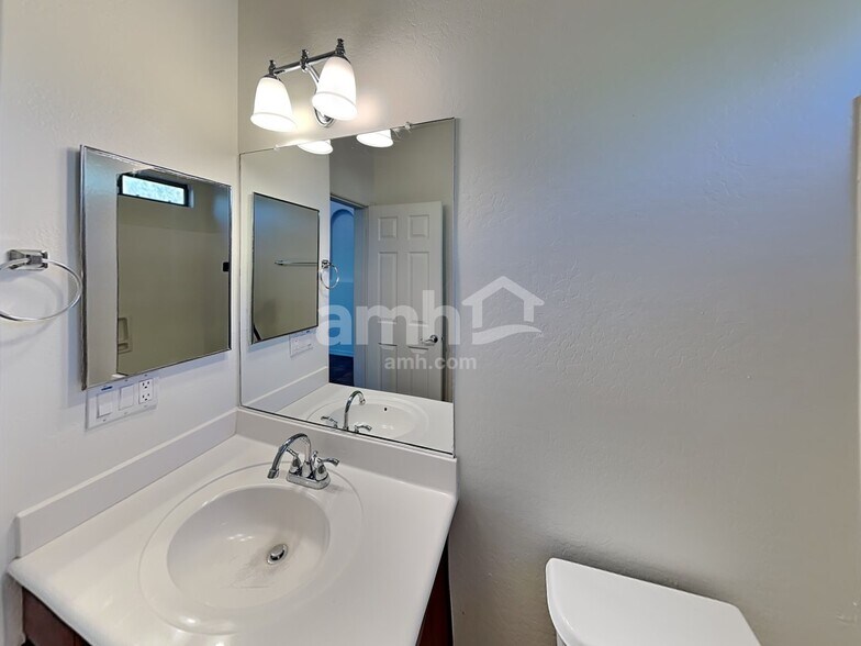 Building Photo - 16103 W Shangri La Rd