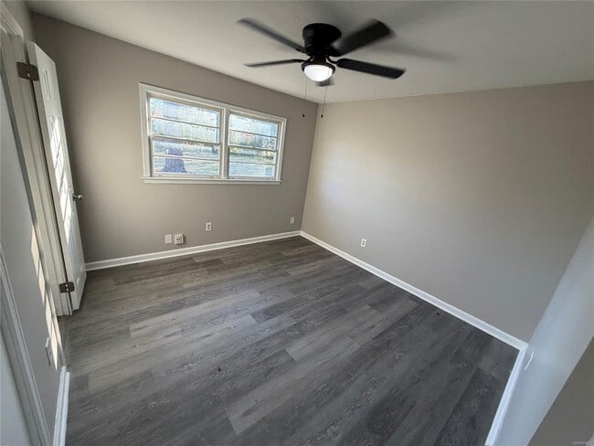 Building Photo - 350 Southlawn Dr