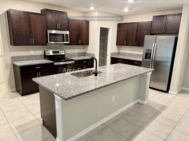 Building Photo - Single Family Home - 6 Bedroom