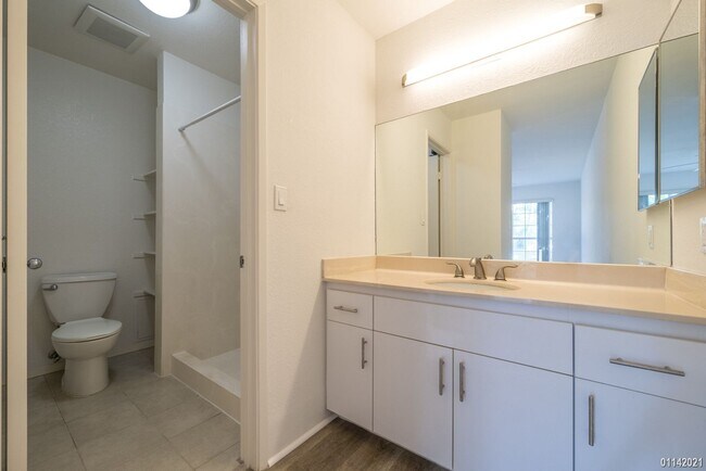 Building Photo - Available April 1st!  2 bedroom 2 bath ground floor unit at Crosspointe