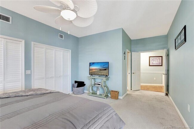 Building Photo - 150 SE Four Winds Dr